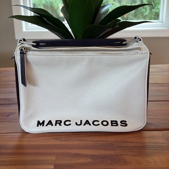 Large Marc Jacobs Black and White Lunchbox Purse - Picture 3 of 15